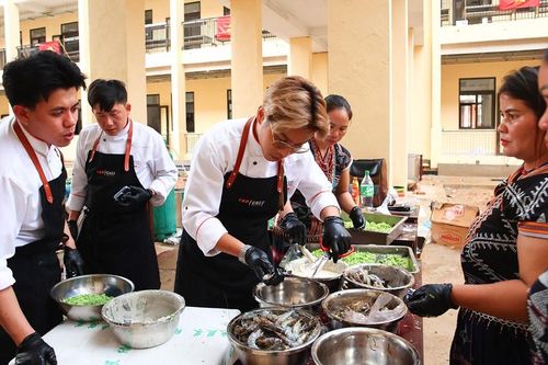 Trước chung kết, Top 5 Top Chef Việt Nam 2026 vượt khỏi căn bếp quen thuộc