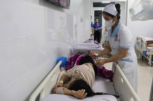 135 người nhập viện nghi do bánh mì: Có gia đình tám người cùng mắc