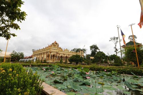Độc đáo kiến trúc Á - Âu ở ngôi chùa cổ 200 năm tuổi