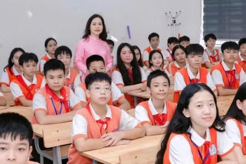Nghiên cứu, đề xuất chế độ phù hợp với cán bộ quản lý các cơ sở giáo dục quy mô lớn, nhiều cấp học, nhiều phân hiệu, điểm trường