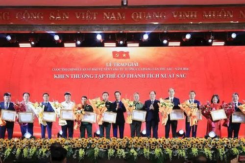 Hà Nội trao 126 giải thưởng Cuộc thi chính luận bảo vệ nền tảng tư tưởng của Đảng