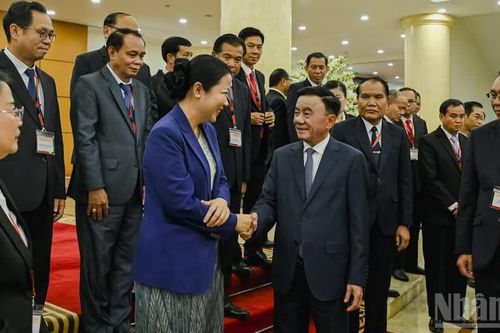 [Ảnh] Thường trực Ban Bí thư Trần Cẩm Tú tiếp đoàn cán bộ cấp cao Đảng Nhân dân Cách mạng Lào