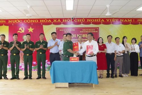 Ban Chỉ huy Bộ đội Biên phòng tỉnh Đắk Lắk kết nghĩa với Trường phổ thông nội trú tiểu học và trung học cơ sở Buôn Đôn