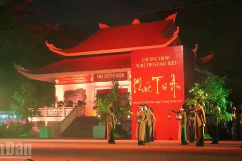 Khúc tri ân các Anh hùng liệt sĩ tại Công viên Lê Thị Riêng