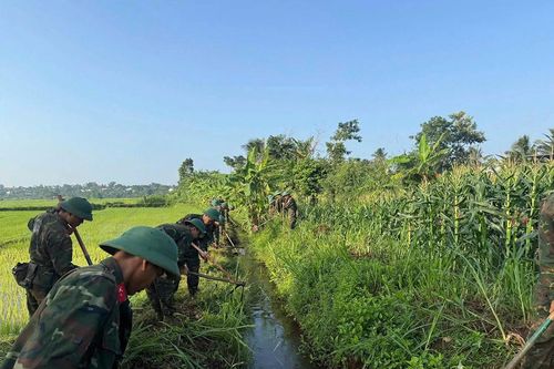 Tình quân dân ở Ea Drông