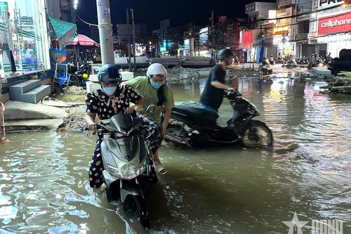 Nhiều tuyến đường ở Cần Thơ ngập sâu