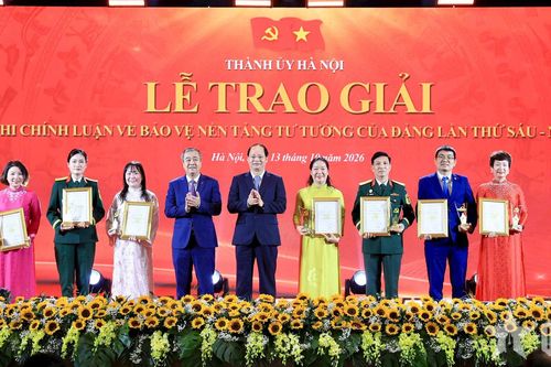 Thành ủy Hà Nội trao 126 giải thưởng Cuộc thi chính luận bảo vệ nền tảng tư tưởng của Đảng năm 2026