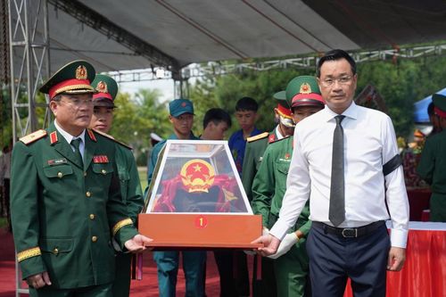 Truy điệu, an táng 14 hài cốt liệt sĩ tại Nghĩa trang liệt sĩ Hội An