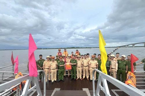 Đại tá Nguyễn Văn Tăng thăm, kiểm tra lớp đào tạo, cấp chứng chỉ lái xuồng máy CAND năm 2026