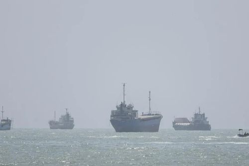 Iran tuyên bố tấn công siêu tàu chở dầu tại eo biển Hormuz