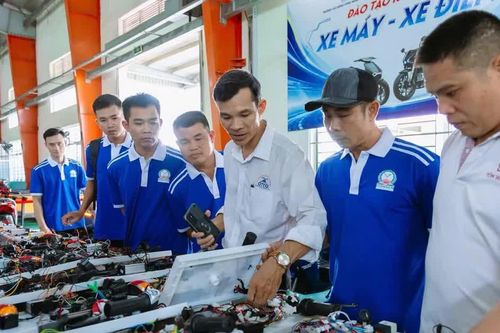 Bắt tay doanh nghiệp đào tạo các ngành hướng tới giao thông xanh