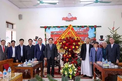 Đổi mới công tác tư tưởng nhìn từ đời sống tôn giáo ở Phú Thọ