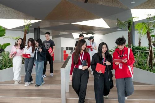 Thu hẹp khoảng cách giữa kỳ vọng của doanh nghiệp với năng lực của cử nhân trẻ