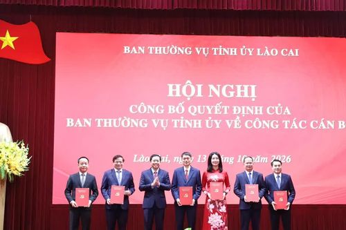 Lào Cai công bố các quyết định về công tác cán bộ
