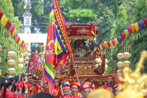 Hà Nội: Cận cảnh lễ rước kiệu trang nghiêm tại đền Hát Môn tưởng nhớ Hai Bà Trưng