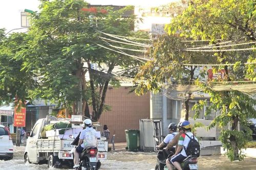 Dự báo thời tiết ngày 14/10: Triều cường Nam Bộ rút dần, mưa dông tiếp diễn