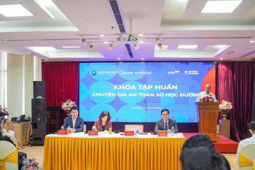 Khai mạc khóa tập huấn nhằm tăng cường năng lực bảo vệ trẻ em trên môi trường mạng