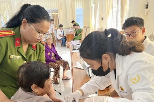 Đồng loạt thu nhận ADN thân nhân liệt sĩ chưa xác định danh tính tại Cà Mau đợt 2
