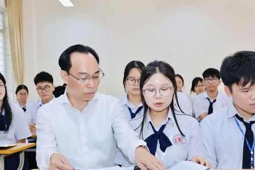 Bộ trưởng Bộ GD&ĐT: Không ai xuống Hạ Long học để về Hà Nội làm việc