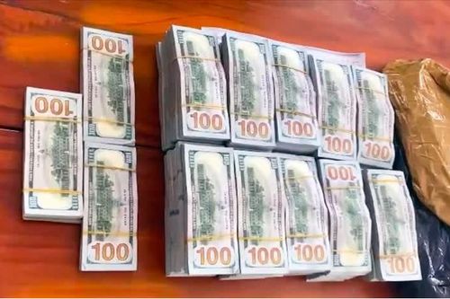 2 nhân viên ngân hàng 'tiếp tay' cho đường dây vận chuyển 52 triệu USD qua biên giới