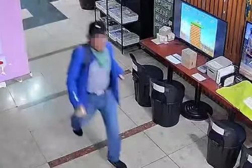 Người đàn ông buộc dao vào tay, tấn công loạn xạ trong siêu thị ở Hàn Quốc