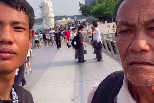 Thiếu niên 16 tuổi vượt 2.000km đưa ông nội đến Singapore thực hiện ước mơ