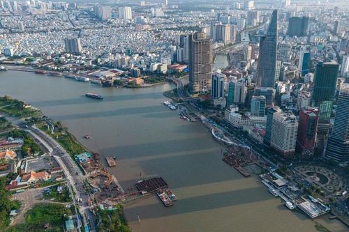 Cấm luồng sông Sài Gòn để hợp long cầu đi bộ nghìn tỷ đồng