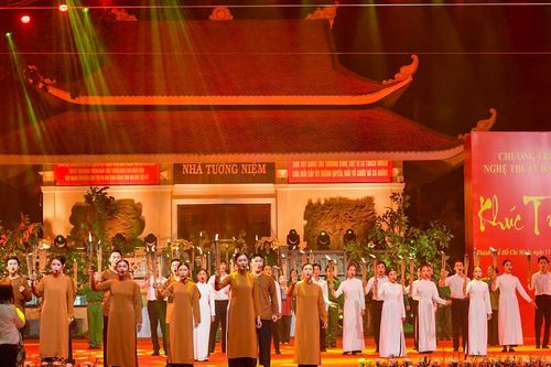 Xúc động đêm tri ân ở công viên Lê Thị Riêng trước giờ an táng 731 hài cốt liệt sĩ