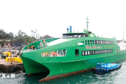 Đặc khu Phú Quý siết chặt quản lý rác thải nhựa, bảo vệ môi trường biển