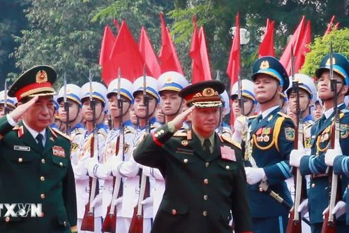 Phó Thủ tướng, Bộ trưởng Bộ Quốc phòng Lào thăm chính thức Việt Nam