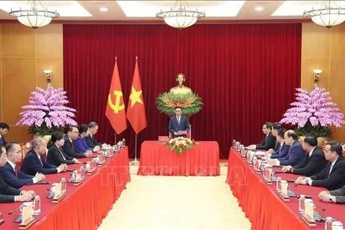 Thường trực Ban Bí thư Trần Cẩm Tú tiếp Đoàn cán bộ cao cấp Đảng Nhân dân Cách mạng Lào