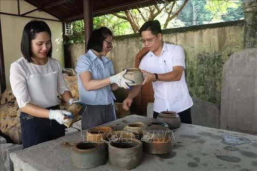 Phát lộ nhóm cổ vật thời Trần trong quá trình xây dựng nhà dân