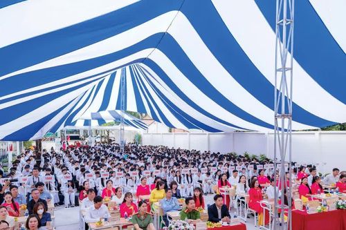 Những dấu ấn ngày khai trường