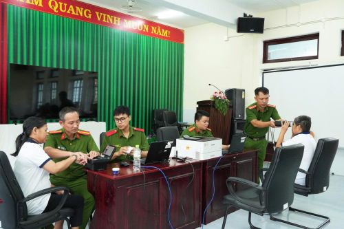 Hoàn thiện, kết nối các cơ sở dữ liệu trong điều hành và cung cấp dịch vụ công