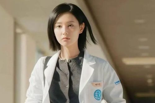 Kim Ji Won vừa trở lại, 'Bác sĩ X' đã gặp chuyện ngoài dự kiến