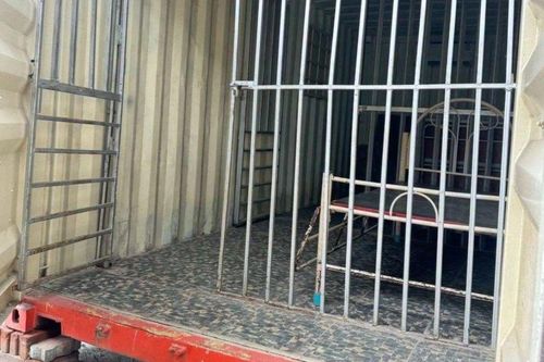 Thái Lan đóng cửa viện dưỡng lão gây phẫn nộ: Sốc cảnh giường sắt như lồng nhốt người già