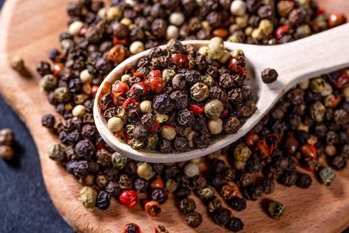 Giá nông sản hôm nay (13/10): Giá cà phê dao động trong khoảng 92.200 - 93.000 đồng/kg, hồ tiêu neo cao
