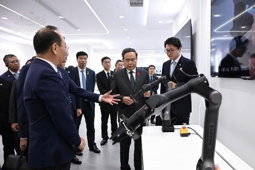Chủ tịch Quốc hội Trần Thanh Mẫn thăm Khu phát triển kinh tế công nghệ Bắc Kinh