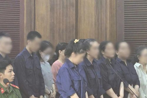 Truy tố đường dây mua bán hơn 4.000 tài khoản ngân hàng
