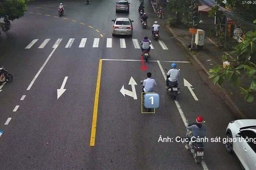 Camera AI ph&aacute;t hiện người đi xe m&aacute;y 10 lần phạm lỗi kh&ocirc;ng đội mũ bảo hiểm