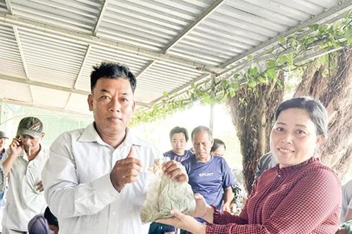 Hơn 20 năm đồng hành, đưa kỹ thuật canh tác hiện đại đến đồng ruộng Vĩnh Châu