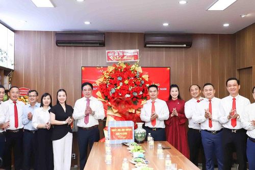 Phó Bí thư Thường trực Thành ủy Nguyễn Khắc Toàn thăm, chúc mừng ngày Doanh nhân Việt Nam 13/10