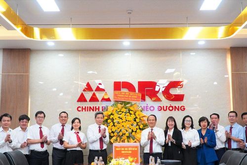Phó Bí thư Thành ủy, Chủ tịch Ủy ban MTTQ Việt Nam thành phố Đà Nẵng Nguyễn Đình Vĩnh thăm, chúc mừng ngày Doanh nhân Việt Nam 13/10