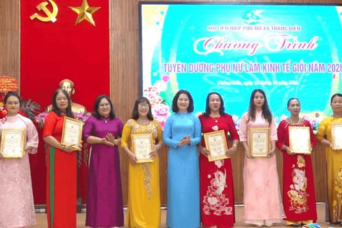 Hội Liên hiệp Phụ nữ xã Thăng Điền tuyên dương 14 phụ nữ làm kinh tế giỏi