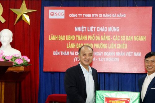 Phó Chủ tịch UBND thành phố Lê Quang Nam thăm, chúc mừng doanh nghiệp nhân ngày Doanh nhân Việt Nam