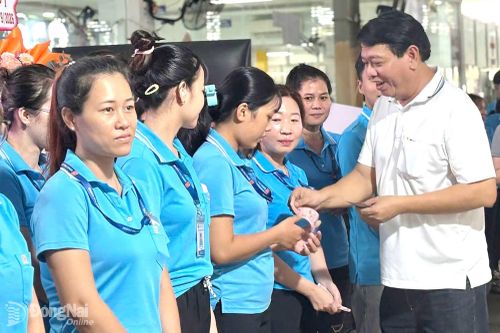 Chăm lo thiết thực cho lao động nữ