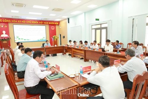 Phó Chủ tịch UBND tỉnh Lê Huyền làm việc với 5 xã về tình hình phát triển kinh tế - xã hội