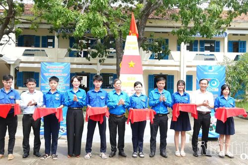 Hội Liên hiệp Thanh niên Việt Nam tỉnh Khánh Hòa tổ chức hành trình tiếp lửa truyền thống