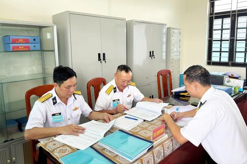 Chấm thi 4 chuyên ngành hậu cần tại Lữ đoàn 162