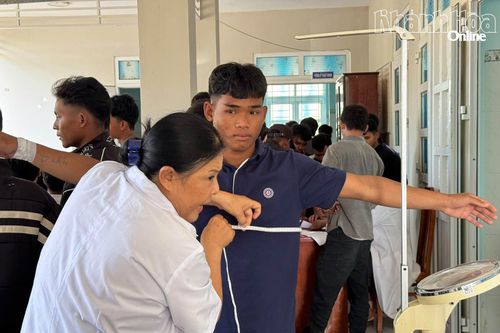 Xã Bác Ái Tây khám sơ tuyển sức khỏe cho công dân trong độ tuổi thực hiện nghĩa vụ quân sự và nghĩa vụ tham gia Công an nhân dân